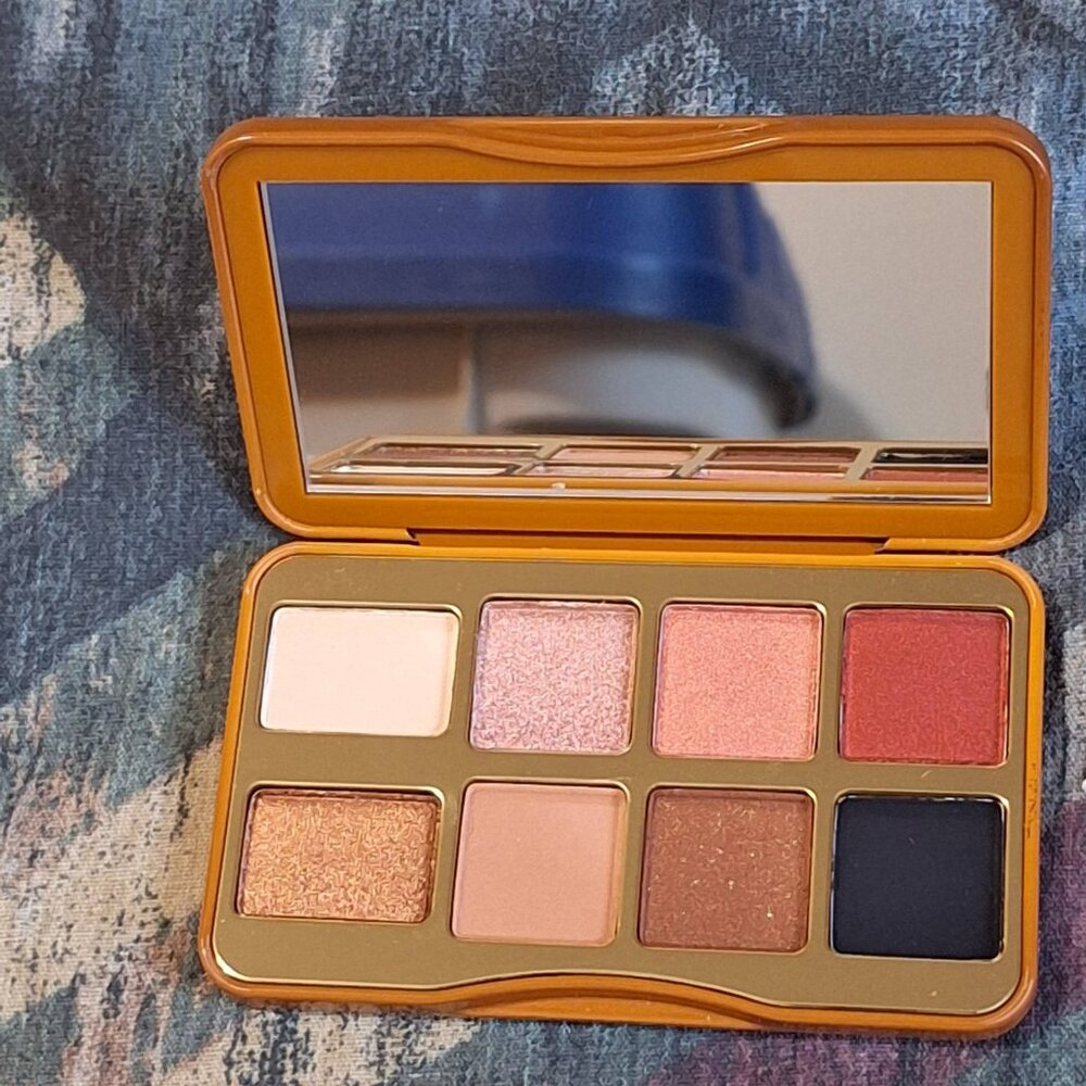 🐆 Too Faced – Kitty Likes to Scratch Eyeshadow Palette (Limited Edition)